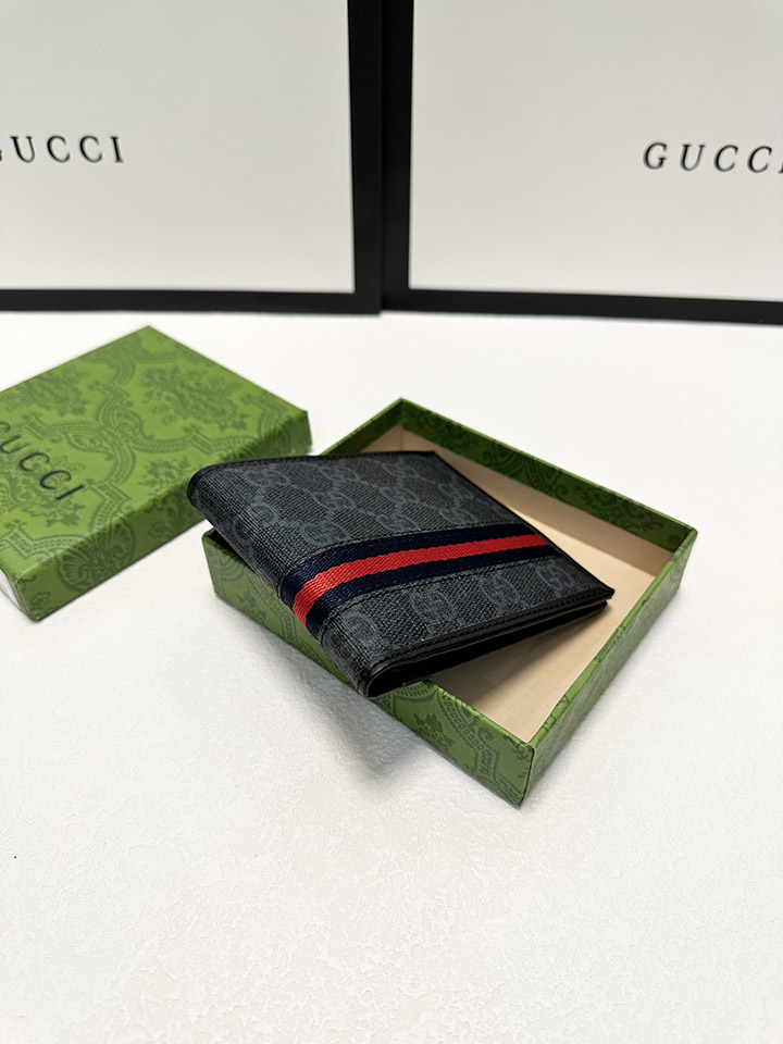 GUCCI、男性、短財布、二つ折り、PVC、レザー、シンプル、大人、ファッション、必須アイテム